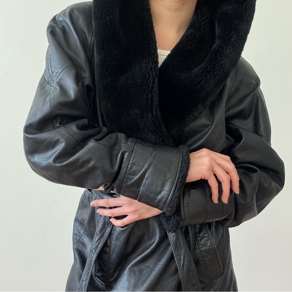 Vintage leather and faux fur hooded jacket - Picture 4 of 6
